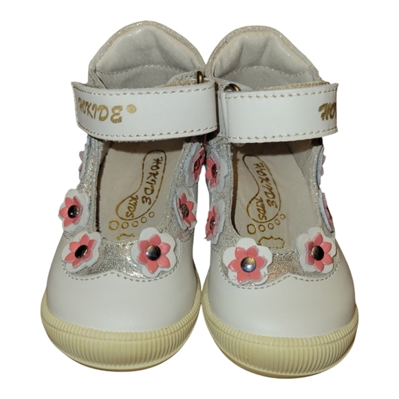 hokide Other - 3-6 months Girl leather shoes Cream Floral NWOT